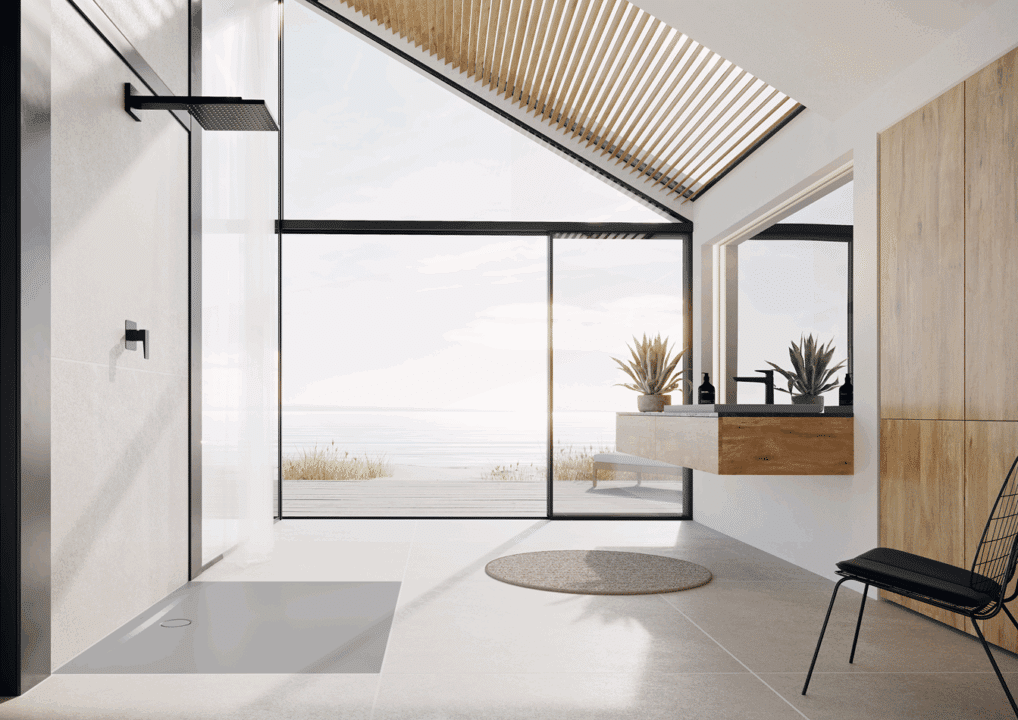 Modernes Badezimmer mit bodengleicher Duschfläche Kaldewei Superplan Zero und großformatigen Glasflächen mit Blick ins Freie.