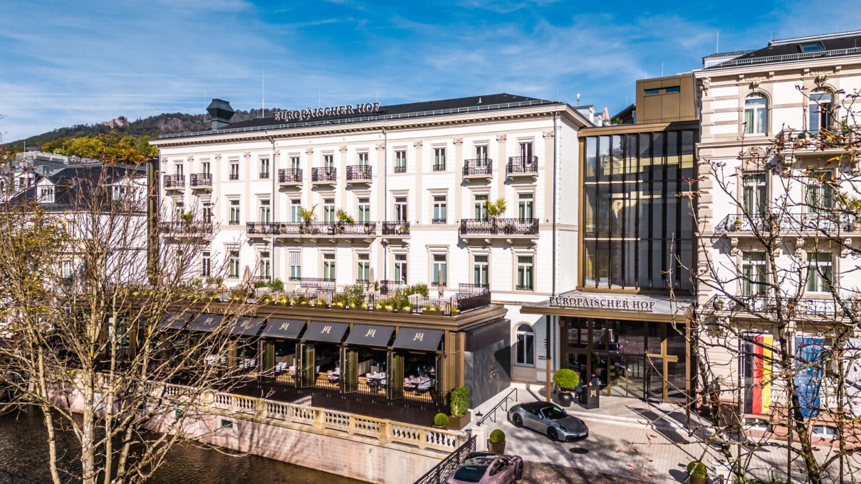 Außenansicht des Hotels Europäischer Hof mit klassischer Fassade und großer Terrasse.