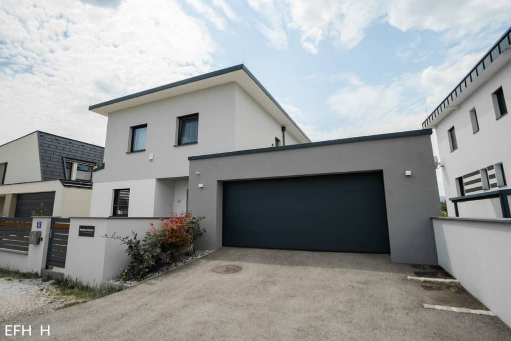 Garageansicht des Einfamilenhauses