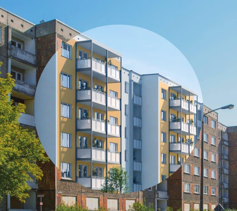 Vorher-Nachher-Vergleich eines Wohngebäudes: Durch energetische Sanierung werden Fassade, Balkone und Gebäudehülle modernisiert und die Energieeffizienz deutlich gesteigert.
