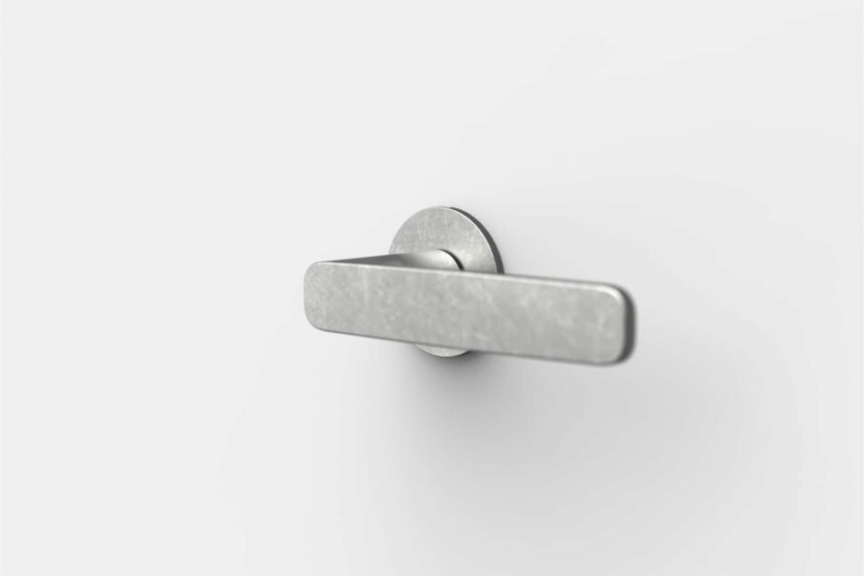 Türdrücker FSB 1289 aus Metall, in seitlicher Nahaufnahme vor weißem Hintergrund.