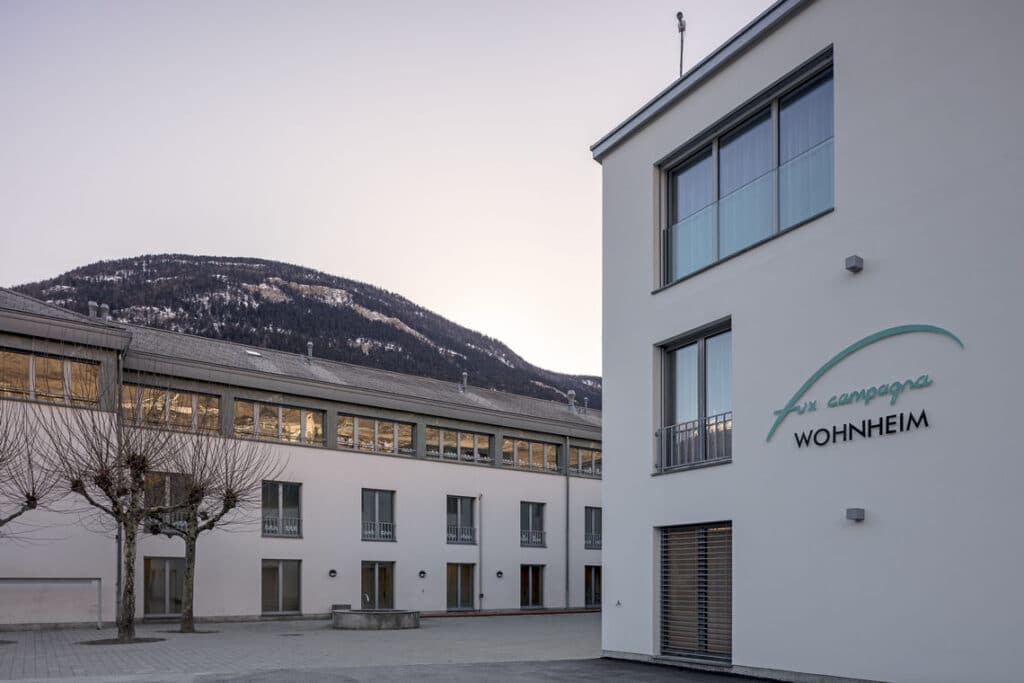 Mehr Lebensqualität durch Barrierefreiheit: Wohnheim Fux Campagna setzt auf GEZE Türsysteme