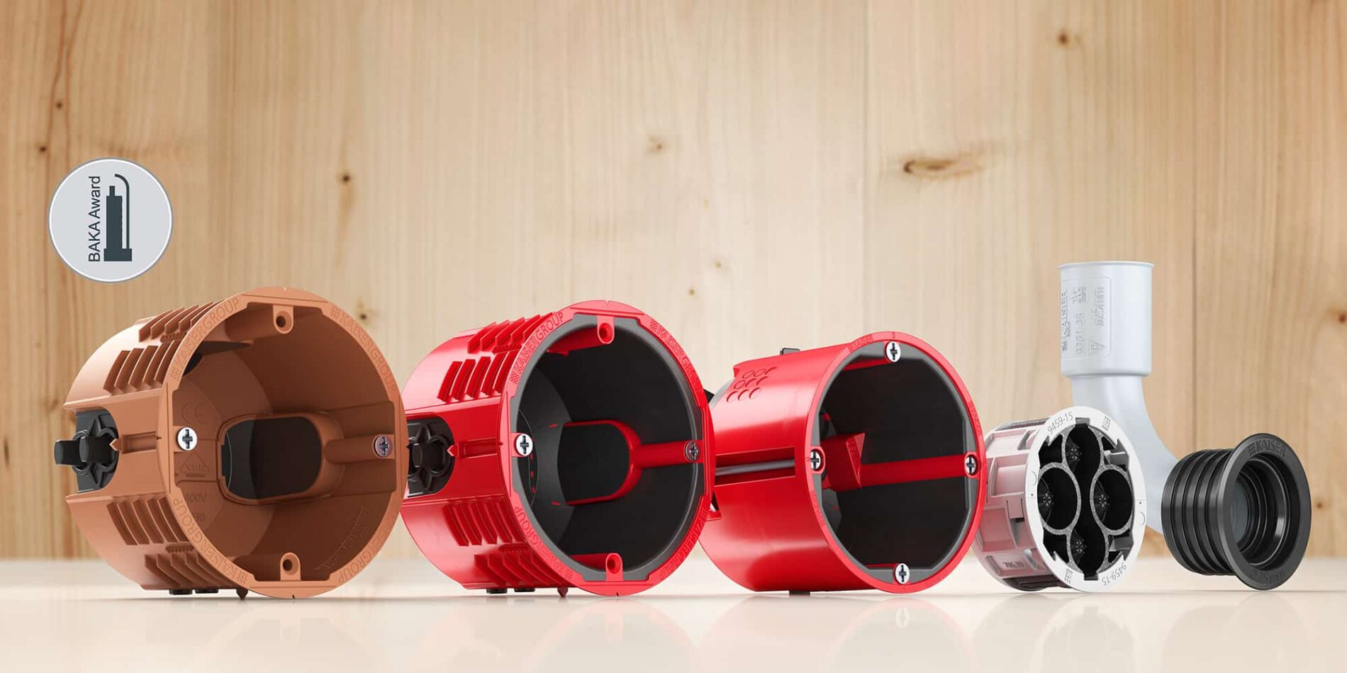 Elektronik- und Installationsdosen für den Holzbau in verschiedenen Ausführungen, nebeneinander präsentiert, ausgezeichnet mit dem BAKA Award.