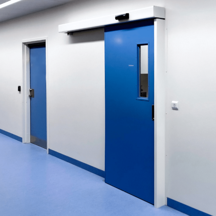 ECdrive mit berührungsfreiem Näherungstaster für eine berührungslose Betätigung gewährleistet hygienischen Zugang zu Operationssälen und Patientenzimmern.