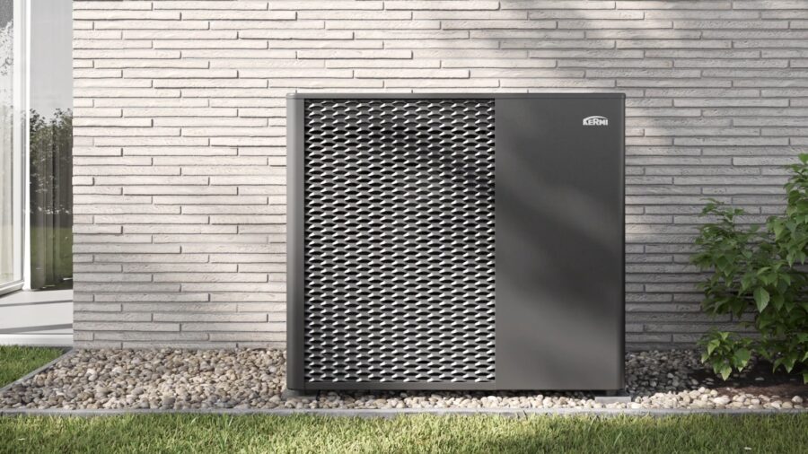 Kermi Wärmepumpe x-change dynamic pro außen an einer Hauswand installiert