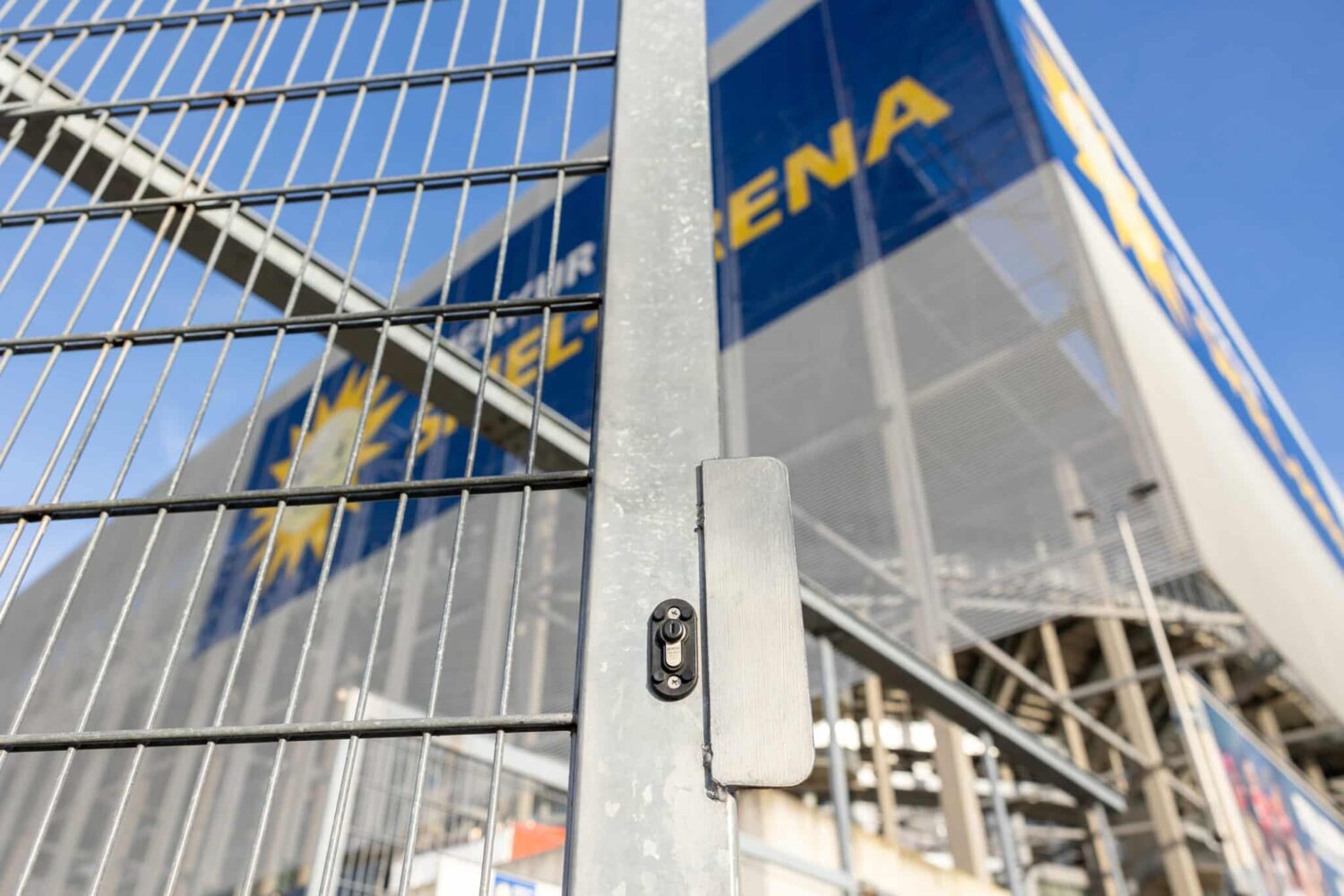 MERKUR SPIEL-ARENA-Metalltür Außengelände