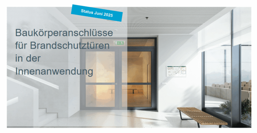 Titelbild einer Planungsmappe zu Baukörperanschlüssen für Brandschutztüren in der Innenanwendung, gezeigt mit einer modernen Brandschutztür in einem hellen Gebäudeflur.