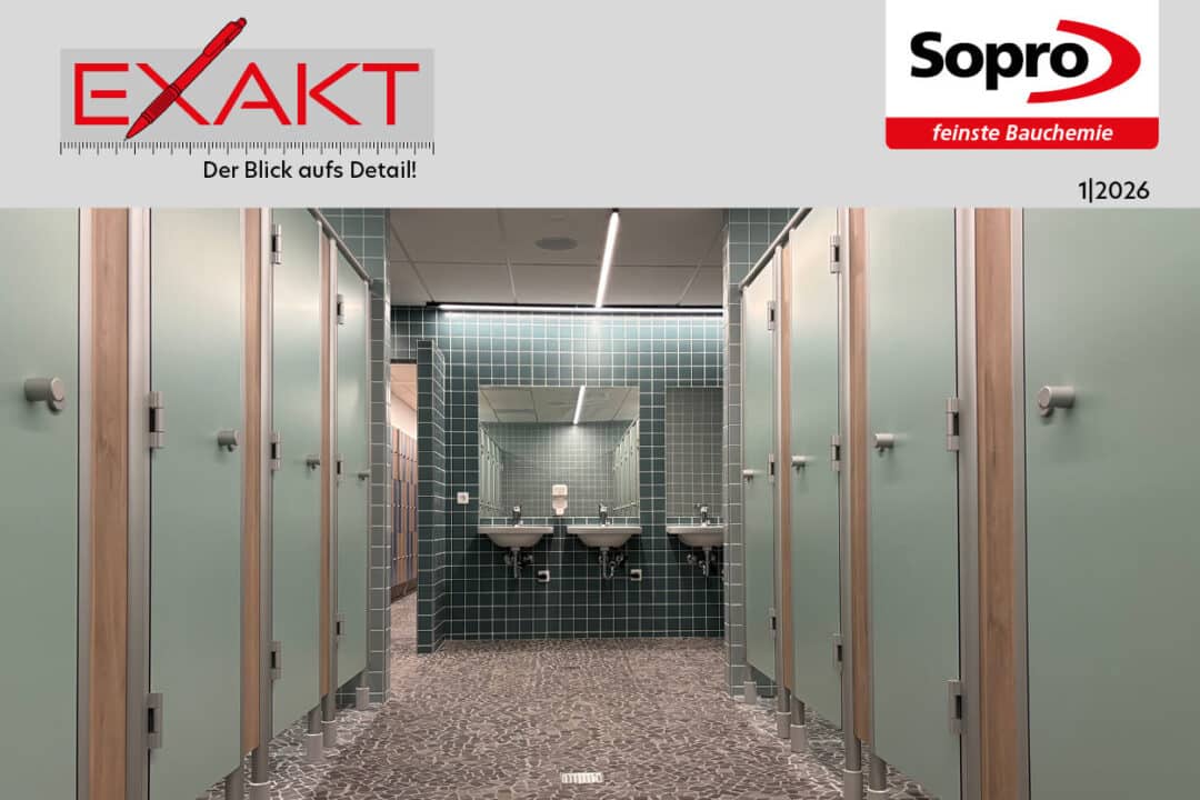 Modern gestaltetes Badezimmer mit Fliesen und Sanitäranlagen im Center Parcs Nordborg Resort in Dänemark.