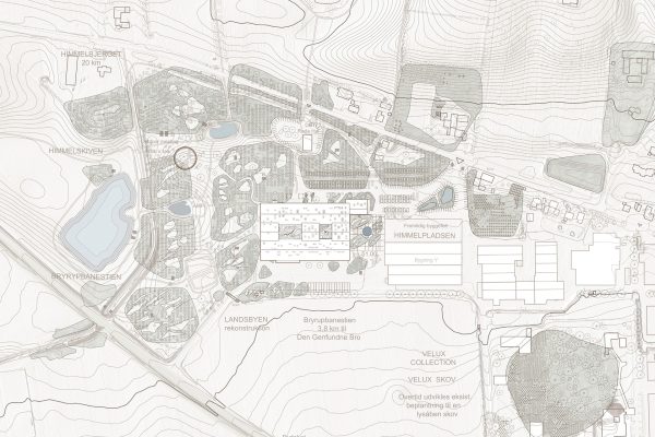 Detaillierter Lageplan für Himmelbjerget mit Gebäuden, Velux Skov und topografischen Höhenlinien.