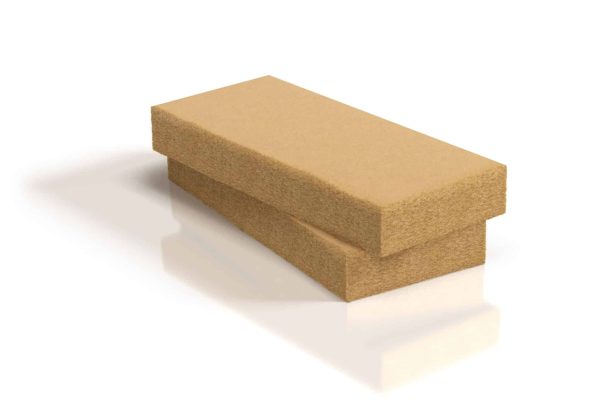 Zwei übereinanderliegende Gutex Thermoflex C Holzfaserdämmplatten mit faseriger Struktur auf weißem Hintergrund.