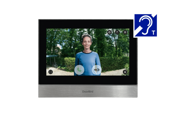 DoorBird Innenstation A1104T mit Video-Display einer Besucherin und Symbol für Hörgerätekompatibilität.