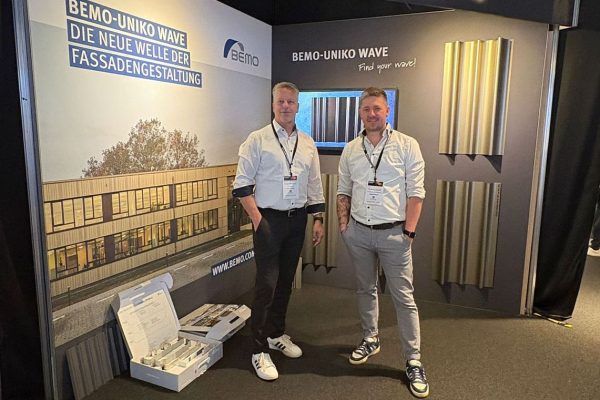 Experten präsentieren BEMO-UNIKO WAVE Fassadensysteme am modernen Messestand von BEMO auf der Architect@Work.