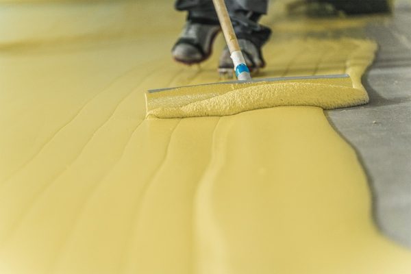 Bedarfsgerechter Aufbau: In intensiv beanspruchten Bereichen wird der CHEMORESIN® PU-BETON-Belag in höherer Schichtdicke ausgeführt.
