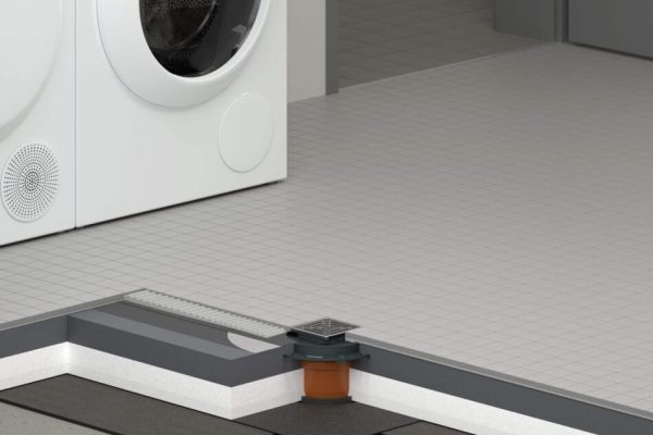 Dallmer Bitumen Abdichtung für Bodenabläufe im Schichtaufbau eines modernen Hauswirtschaftsraums.