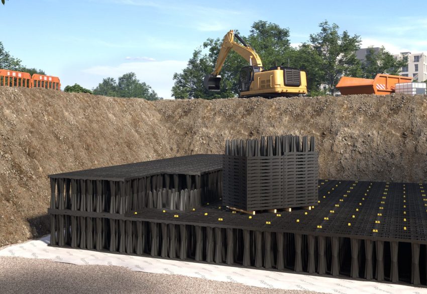 Die neue Versickerungslösung Rigofill ST-S von FRÄNKISCHE erleichtert den Transport, die Lagerung und das Handling: Die Grundelemente werden erst bauseits zusammengesteckt und durch die intelligente Palettierung schnell in die Baugrube gehoben.
© FRÄNKISCHE