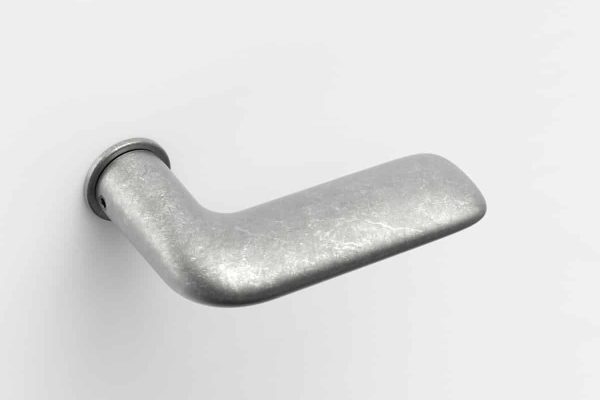 FSB 1291 Türdrücker aus Aluminium Pure mit markant kurzer Handhabe in zeitlosem, funktionalem Design.