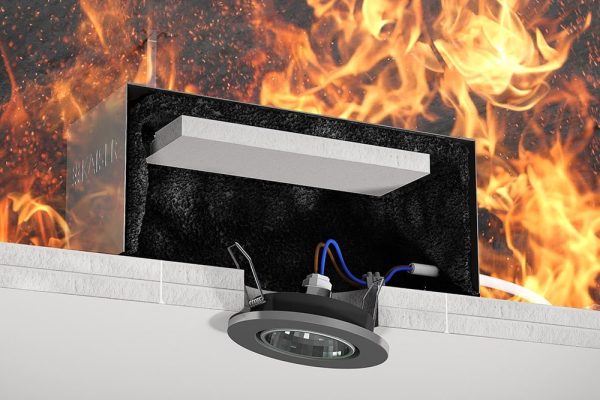 FlamoX-Brandschutzgehäuse für Deckenleuchten und Lautsprecher schützt in Feuerwiderstandsklasse F30 EI30 vor Brandlasten.