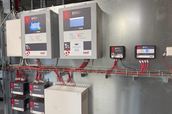 Steuereinheiten und optische Sensortechnik des N2 ORS Systems für den anlagentechnischen Brandschutz.