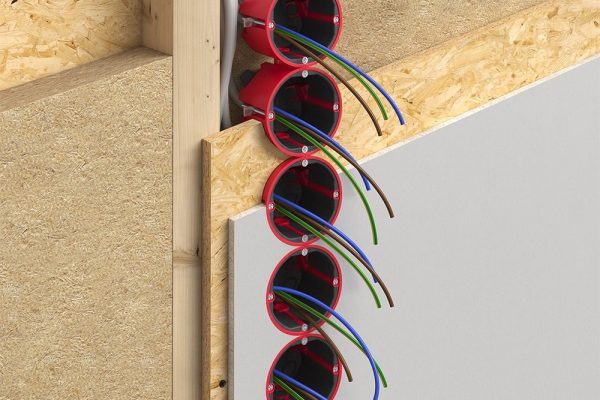KAISER HWD68+ Hohlwanddosen in einer 5-fach-Kombination für die Elektroinstallation im Trockenbau.