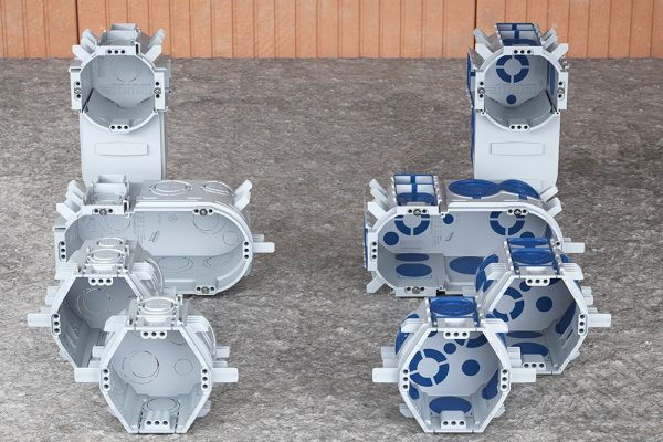 Kaiser UP¹ Fix und UP¹ ECON Fix Unterputzdosen für die Elektroinstallation auf grauem Grund ohne Schäumen montiert.