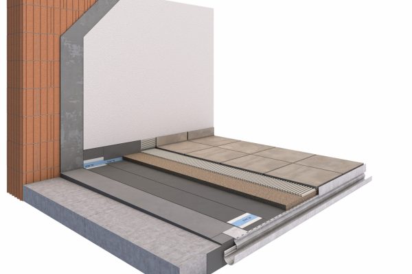 Großformatige Fliesen auf Drainschicht im Schichtaufbau einer Balkonkonstruktion sorgen für optimale Entwässerung.