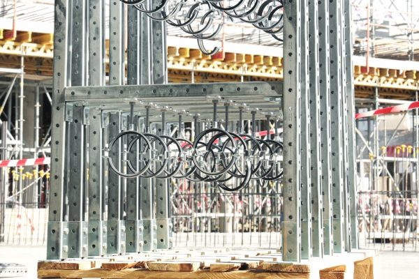 Vormontierte Schienensysteme und Rohrschellen für eine effiziente Montage durch den Vormontageservice von Hilti.