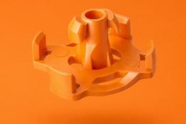 Noch mehr Möglichkeiten bietet der Universaladapter: Mit ihm lassen sich Kunststoffkanäle beschädigungsfrei befestigen.