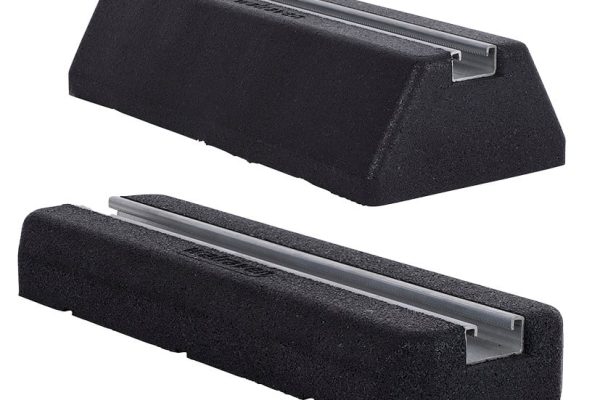 Walraven Dämpfungssockel Typ A2 aus schwarzem Gummigranulat mit Metallschiene zur effektiven Vibrationsdämpfung.