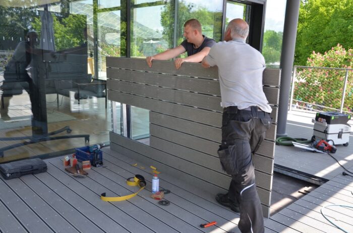 Lediglich die revisionierbaren Versorgungsschächte wurden vor Ort noch mit dem neuen Material belegt, was allerdings dann doch noch einmal mit viel Fräs- und Schneidearbeiten verbunden war.